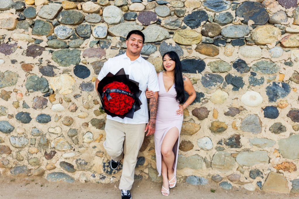 A Low-Key La Jolla Proposal with 50 Red Roses and Family Waiting Nearby proposal photographer in san diego 6